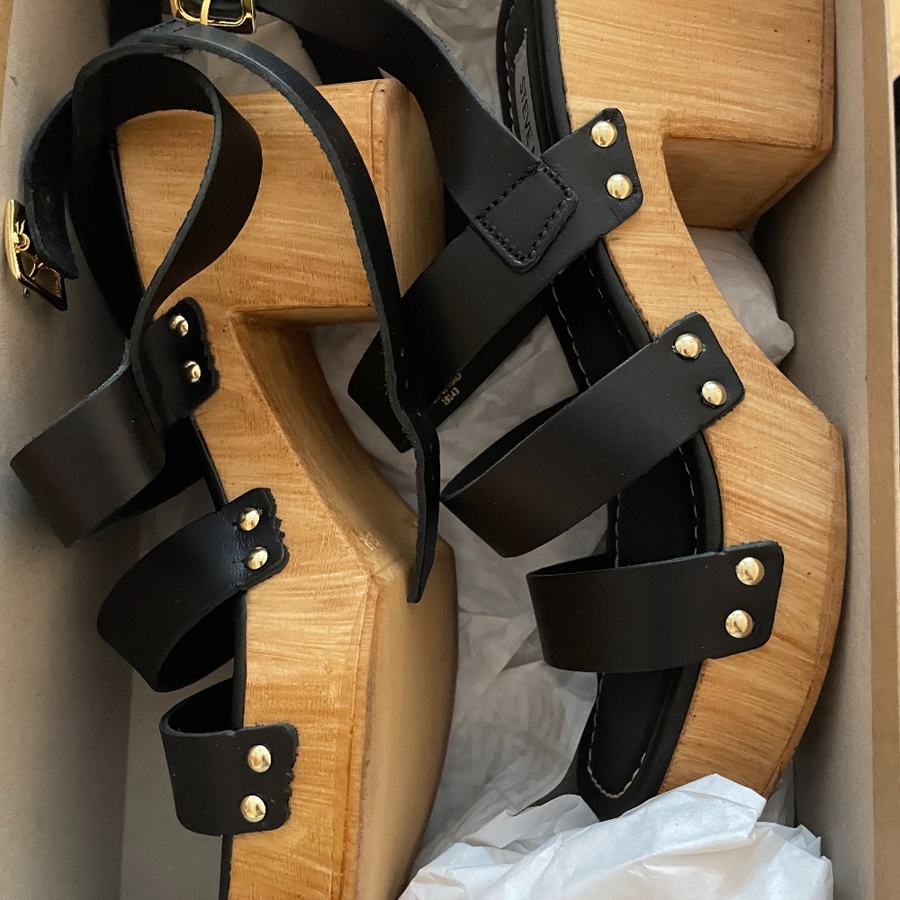NWT STEVE MADDEN COVE SANDALS